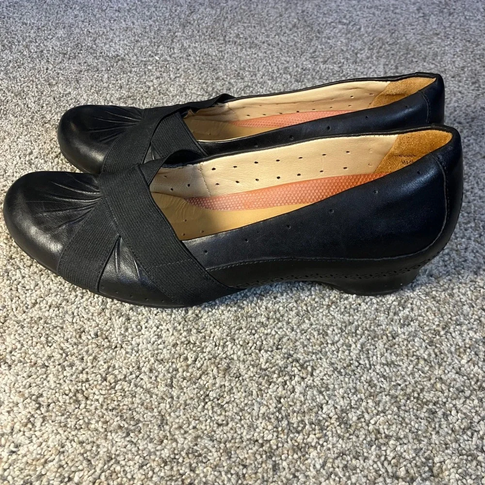 Clarks UnStructured Black Leather Wedge Pump Pleated‎ Toe Elastic Straps 7M Work